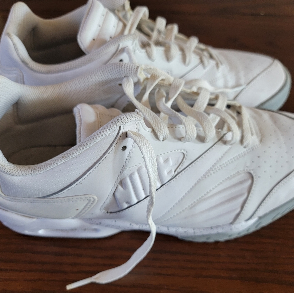 Nike mens walking shoe